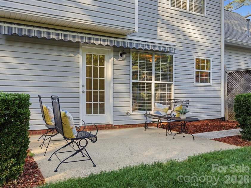 3129 Crescent Knoll Drive, Matthews, NC 28105.  MLS# CAR4367980, YatesRealty ID 12882. 