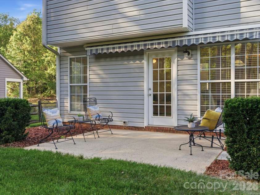 3129 Crescent Knoll Drive, Matthews, NC 28105.  MLS# CAR4367980, YatesRealty ID 12882. 