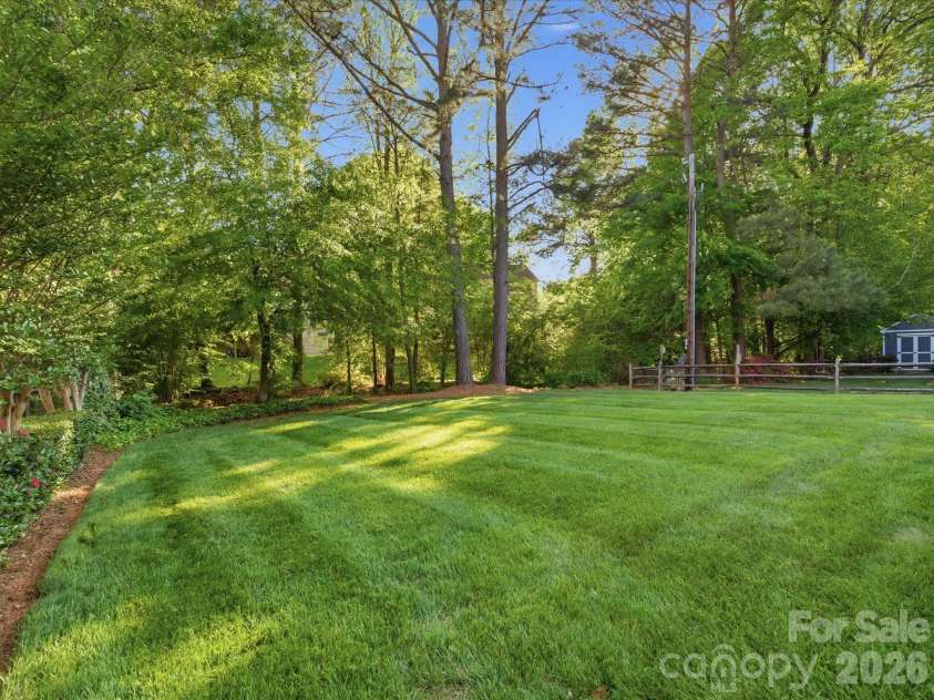3129 Crescent Knoll Drive, Matthews, NC 28105.  MLS# CAR4367980, YatesRealty ID 12882. 