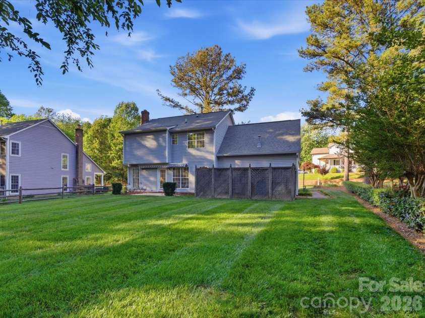3129 Crescent Knoll Drive, Matthews, NC 28105.  MLS# CAR4367980, YatesRealty ID 12882. 