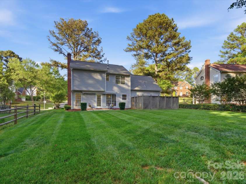 3129 Crescent Knoll Drive, Matthews, NC 28105.  MLS# CAR4367980, YatesRealty ID 12882. 
