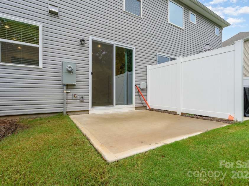 14806 Tamarack Drive, Charlotte, NC 28278.  MLS# CAR4290041, YatesRealty ID 12883. Back Patio