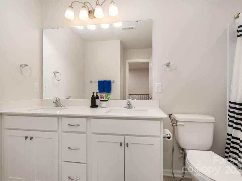 14806 Tamarack Drive, Charlotte, NC 28278.  MLS# CAR4290041, YatesRealty ID 12883. Bathroom 2