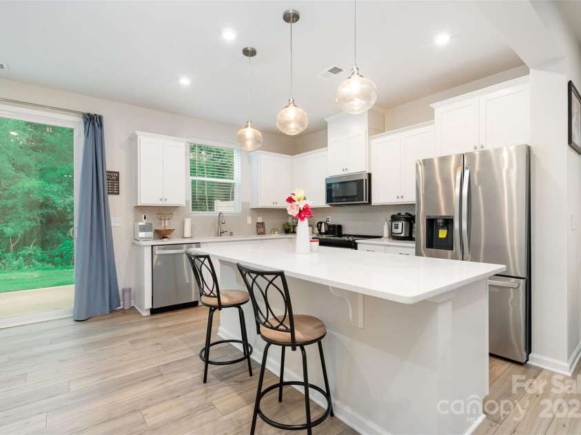 14806 Tamarack Drive, Charlotte, NC 28278.  MLS# CAR4290041, YatesRealty ID 12883. Kitchen