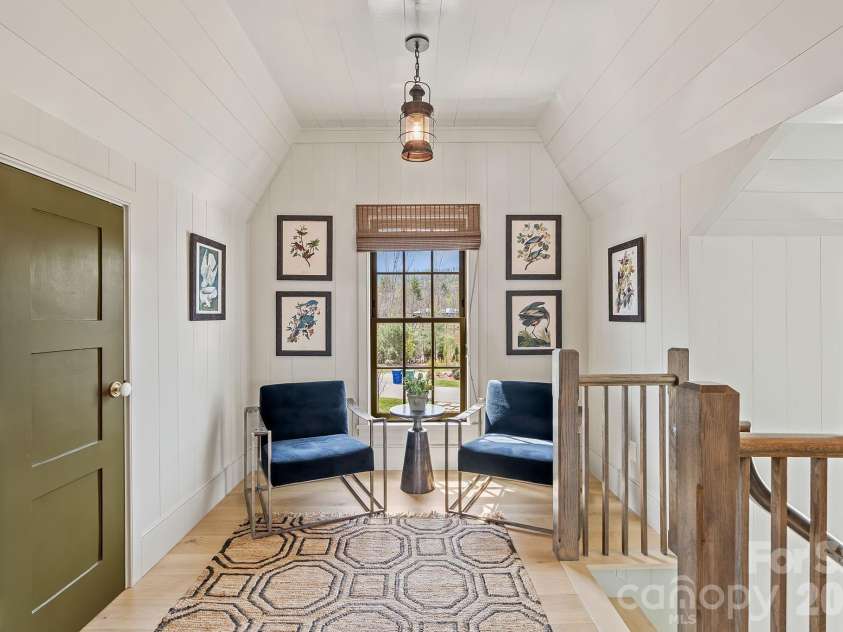 97 Emerald Necklace Drive, Asheville, NC 28803.  MLS# CAR4369106, YatesRealty ID 12883. Upper Level Sitting Area