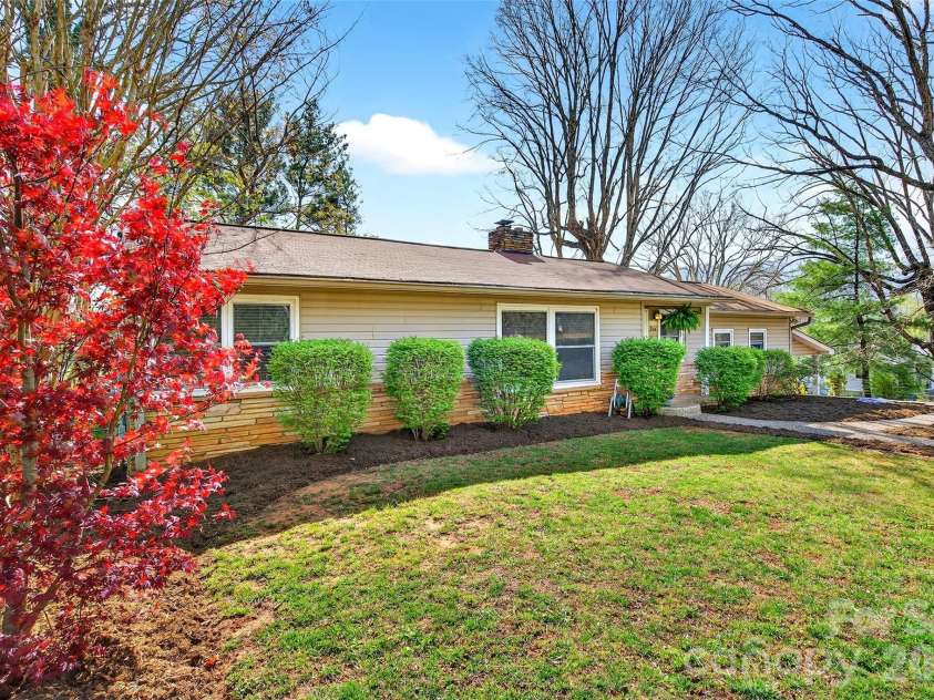 316 Wilson Avenue, Swannanoa, NC 28778.  MLS# CAR4361126, YatesRealty ID 12884. 