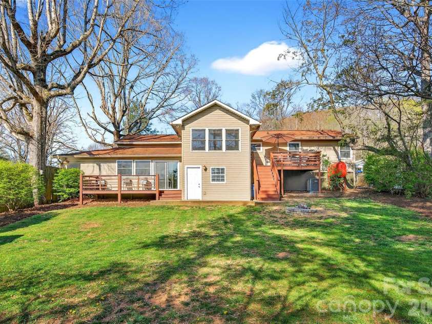316 Wilson Avenue, Swannanoa, NC 28778.  MLS# CAR4361126, YatesRealty ID 12884. 