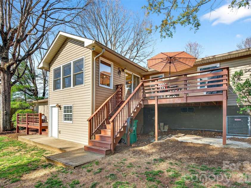 316 Wilson Avenue, Swannanoa, NC 28778.  MLS# CAR4361126, YatesRealty ID 12884. 