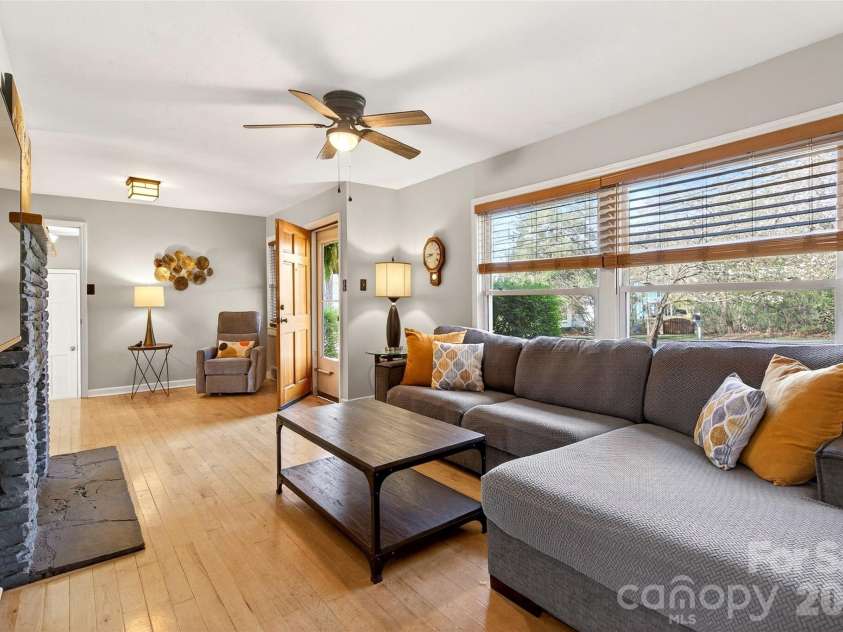 316 Wilson Avenue, Swannanoa, NC 28778.  MLS# CAR4361126, YatesRealty ID 12884. 