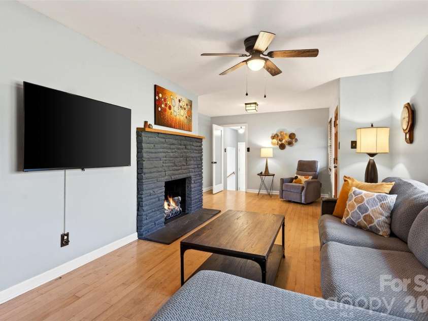 316 Wilson Avenue, Swannanoa, NC 28778.  MLS# CAR4361126, YatesRealty ID 12884. 