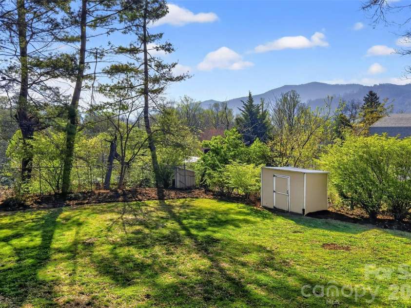 316 Wilson Avenue, Swannanoa, NC 28778.  MLS# CAR4361126, YatesRealty ID 12884. 