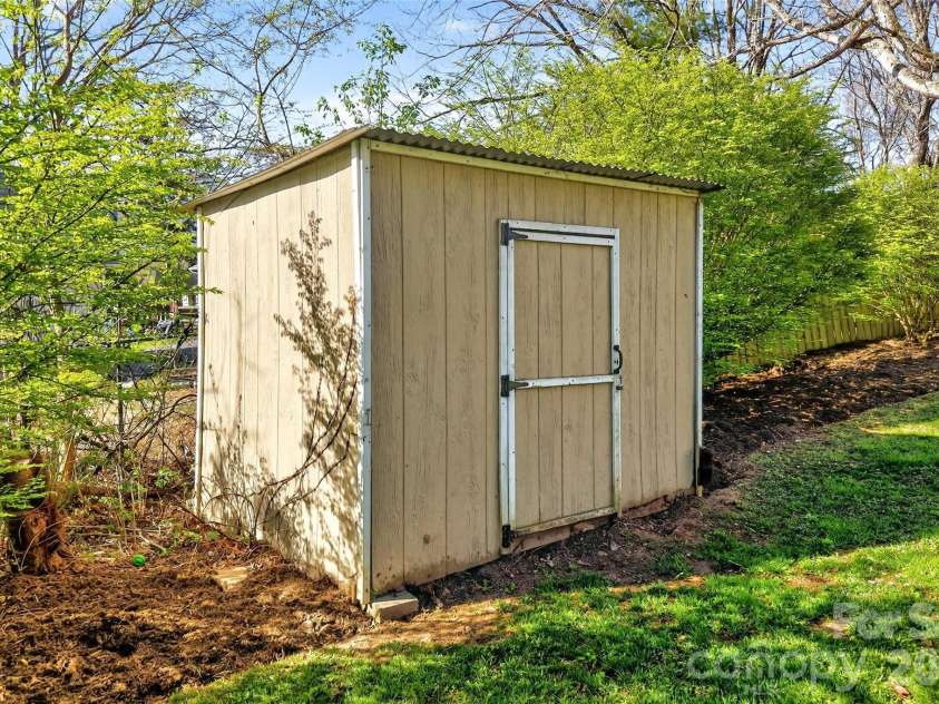 316 Wilson Avenue, Swannanoa, NC 28778.  MLS# CAR4361126, YatesRealty ID 12884. 