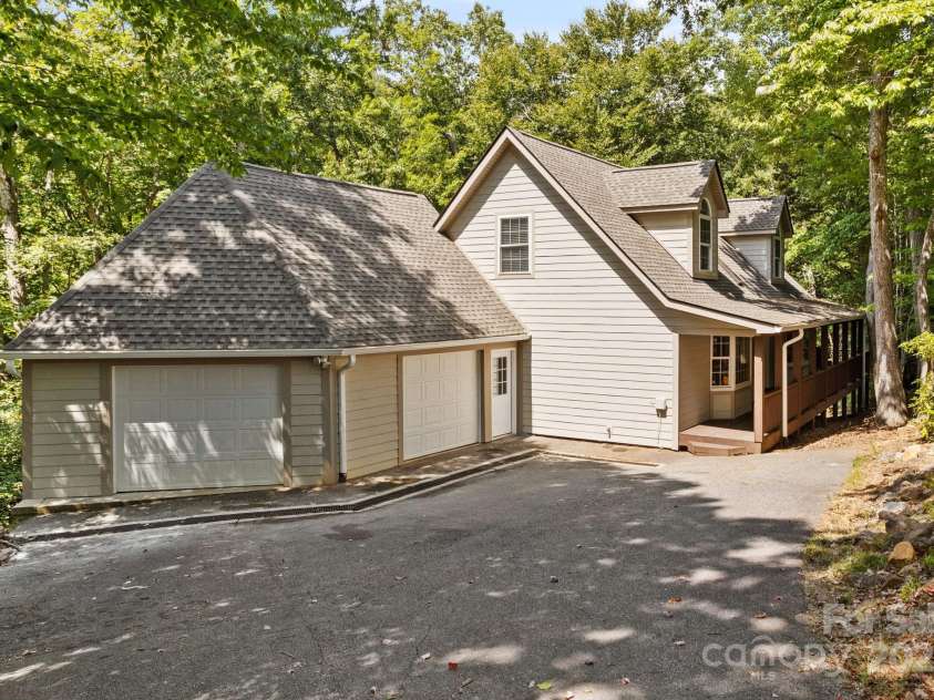 55 Vintage Road, Candler, NC 28715.  MLS# CAR4296951, YatesRealty ID 12885. 