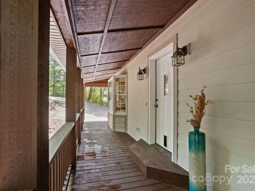 55 Vintage Road, Candler, NC 28715.  MLS# CAR4296951, YatesRealty ID 12885. 