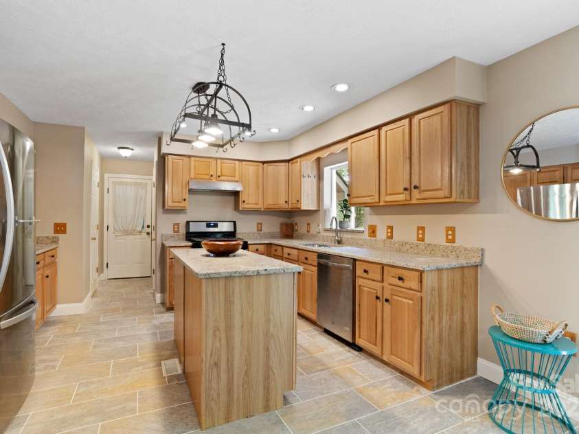 55 Vintage Road, Candler, NC 28715.  MLS# CAR4296951, YatesRealty ID 12885. 