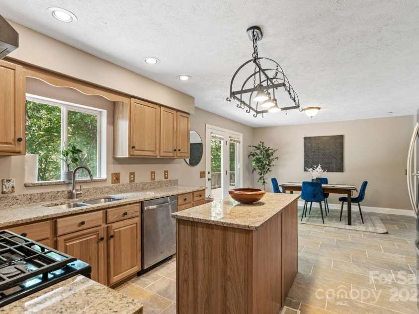 55 Vintage Road, Candler, NC 28715.  MLS# CAR4296951, YatesRealty ID 12885. 