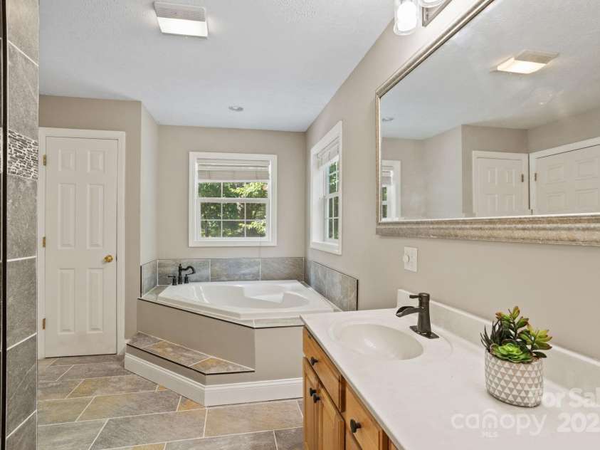 55 Vintage Road, Candler, NC 28715.  MLS# CAR4296951, YatesRealty ID 12885. 