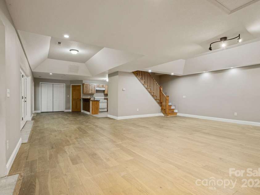 55 Vintage Road, Candler, NC 28715.  MLS# CAR4296951, YatesRealty ID 12885. 