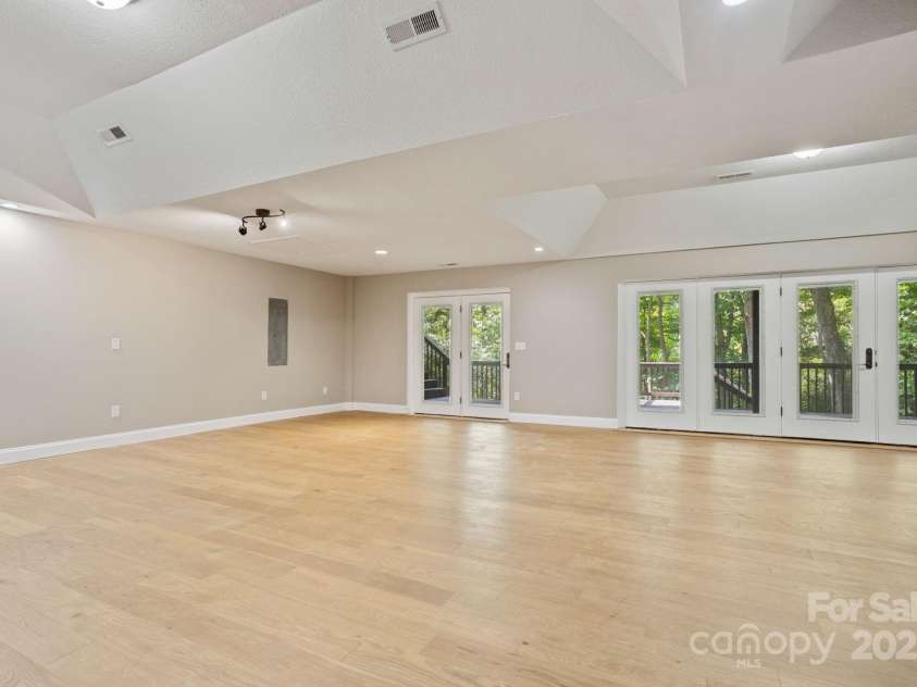 55 Vintage Road, Candler, NC 28715.  MLS# CAR4296951, YatesRealty ID 12885. 