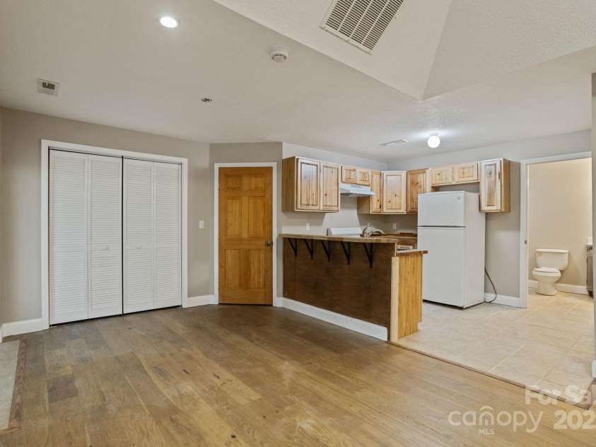 55 Vintage Road, Candler, NC 28715.  MLS# CAR4296951, YatesRealty ID 12885. 