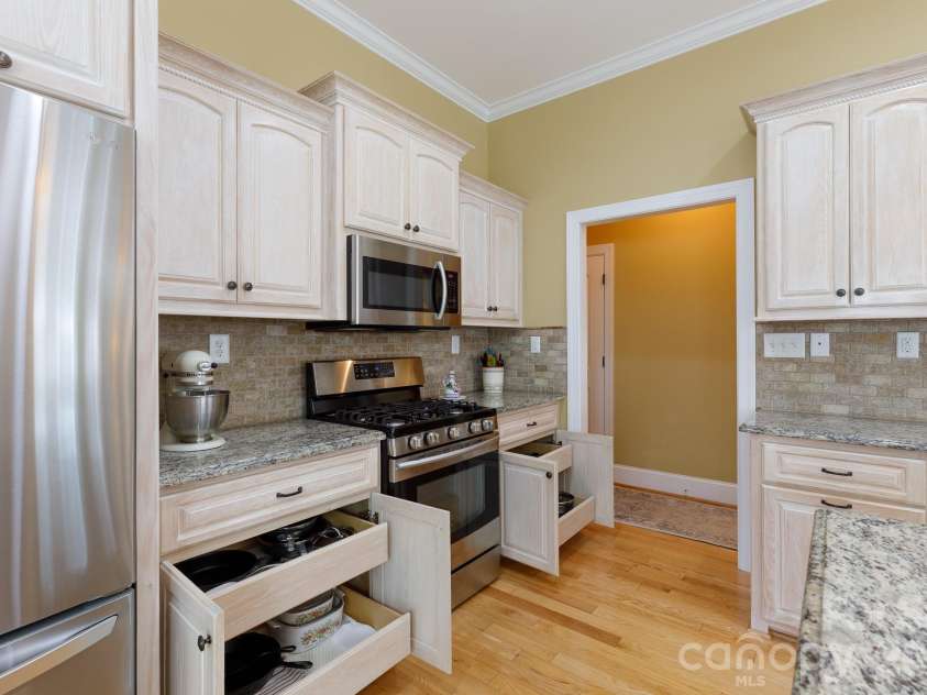 2509 Georgemont Court, Gastonia, NC 28054.  MLS# CAR4359537, YatesRealty ID 12887. Custom cabinets with pull outs