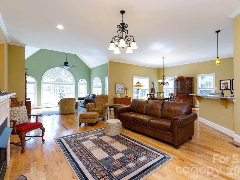 2509 Georgemont Court, Gastonia, NC 28054.  MLS# CAR4359537, YatesRealty ID 12887. Open floorplan