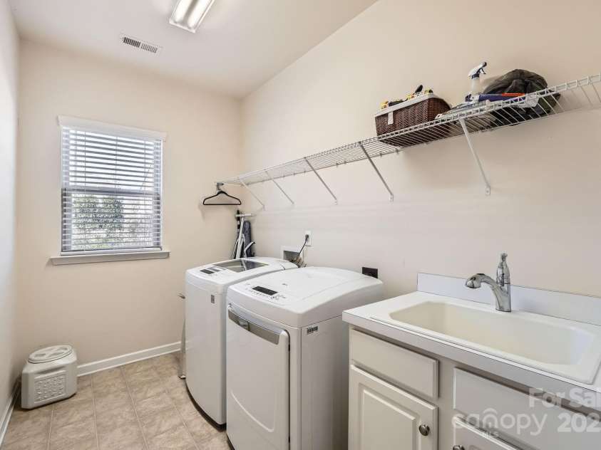 15317 Colonial Park Drive, Huntersville, NC 28078.  MLS# CAR4235256, YatesRealty ID 12888. 