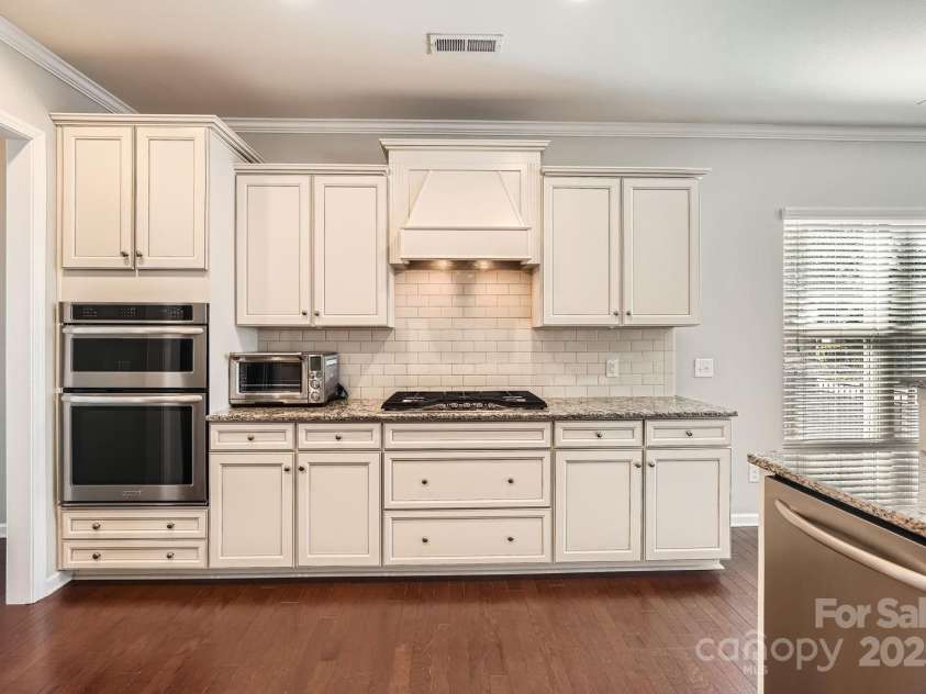 15317 Colonial Park Drive, Huntersville, NC 28078.  MLS# CAR4235256, YatesRealty ID 12888. Amazing space with storage!