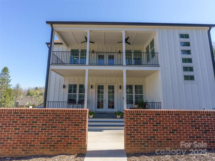 55 Skyvue Court, Saluda, NC 28773.  MLS# CAR4030712, YatesRealty ID 12889. 