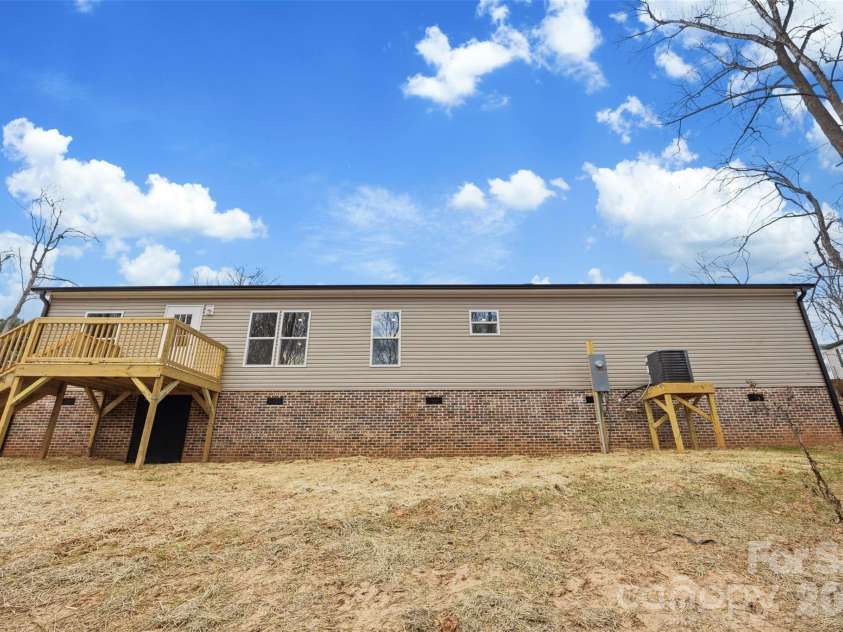 229 Sailwinds Road, Mooresville, NC 28115.  MLS# CAR4194324, YatesRealty ID 1289. 