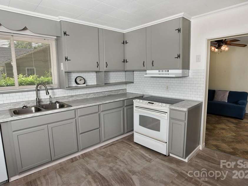 709 Sunset Drive, Salisbury, NC 28147.  MLS# CAR4258439, YatesRealty ID 1289. 