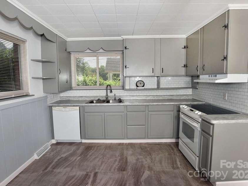 709 Sunset Drive, Salisbury, NC 28147.  MLS# CAR4258439, YatesRealty ID 1289. 