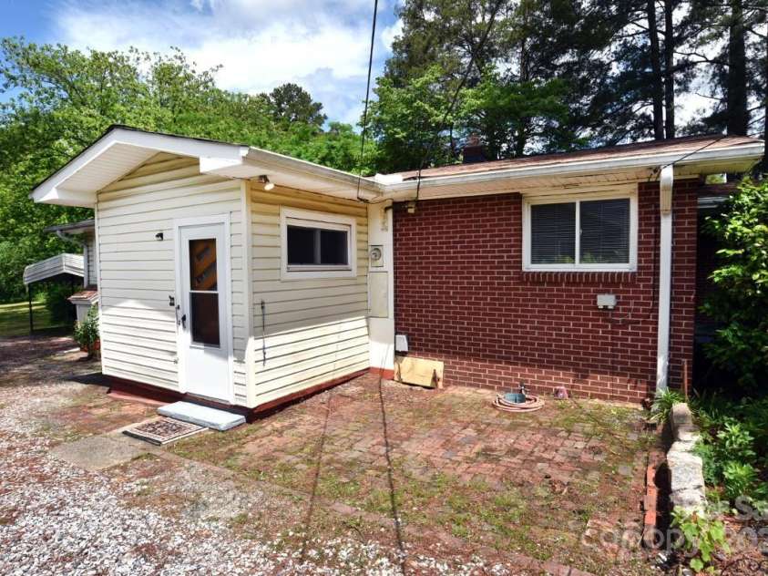 709 Sunset Drive, Salisbury, NC 28147.  MLS# CAR4258439, YatesRealty ID 1289. 