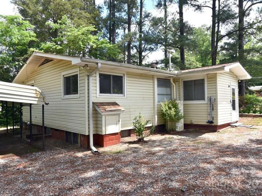 709 Sunset Drive, Salisbury, NC 28147.  MLS# CAR4258439, YatesRealty ID 1289. 