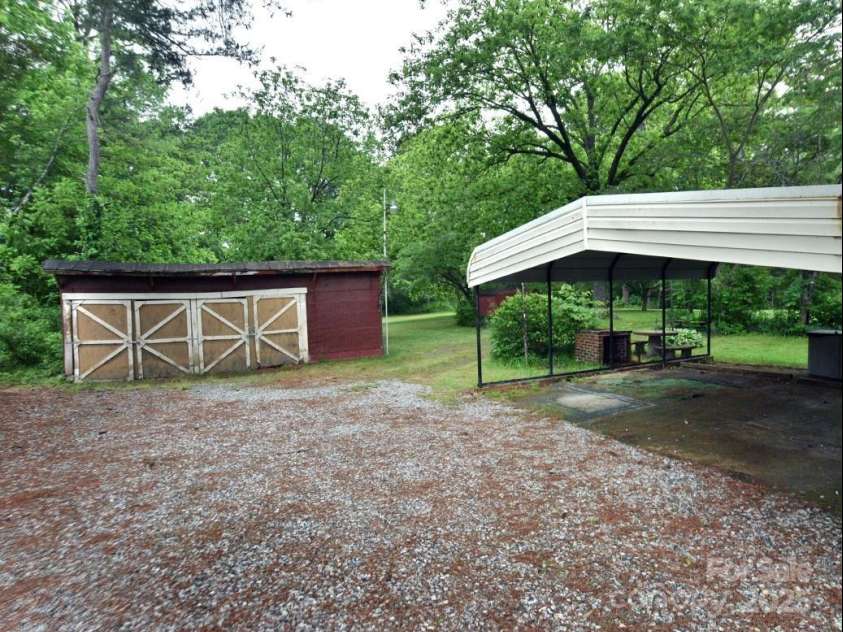 709 Sunset Drive, Salisbury, NC 28147.  MLS# CAR4258439, YatesRealty ID 1289. 