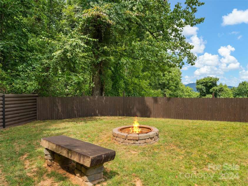 80 Austins Trail, Canton, NC 28716.  MLS# CAR4176412, YatesRealty ID 1289. 