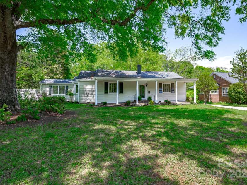 402 Hudson Street, Winnsboro, SC 29180.  MLS# CAR4248158, YatesRealty ID 12891. 