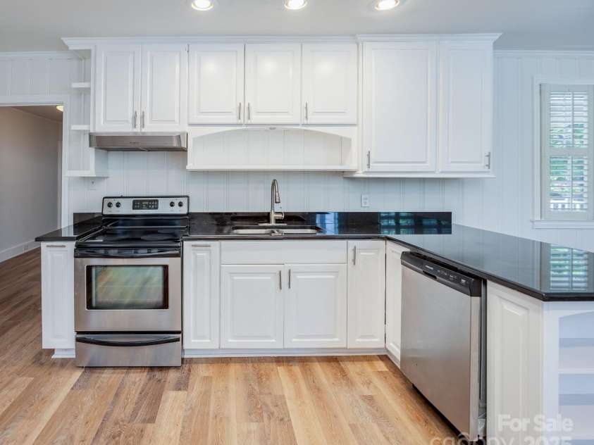 402 Hudson Street, Winnsboro, SC 29180.  MLS# CAR4248158, YatesRealty ID 12891. 