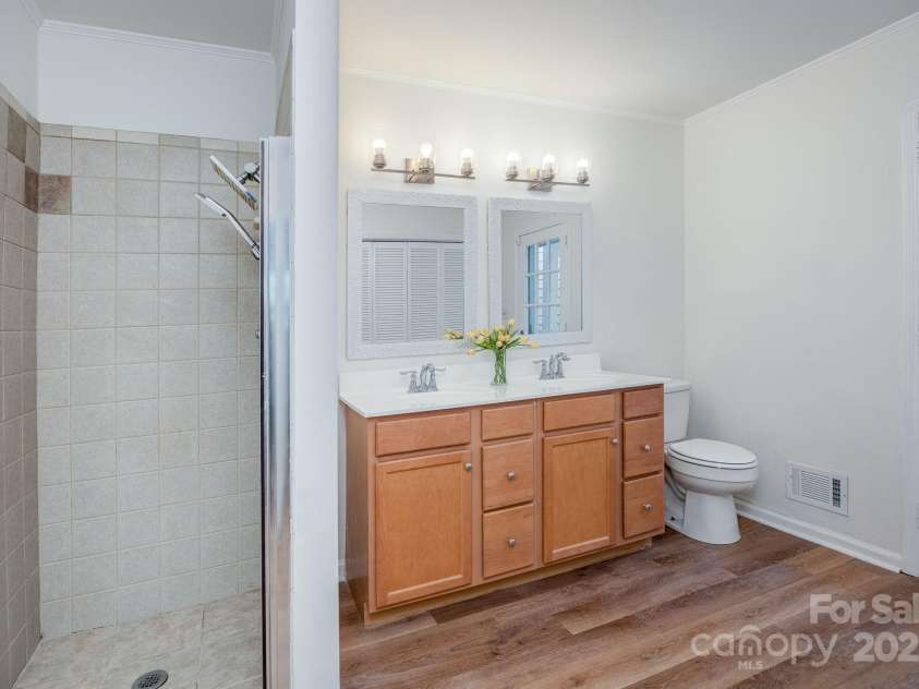 402 Hudson Street, Winnsboro, SC 29180.  MLS# CAR4248158, YatesRealty ID 12891. En Suite