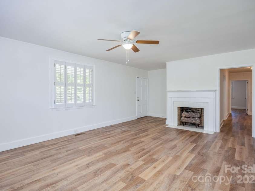 402 Hudson Street, Winnsboro, SC 29180.  MLS# CAR4248158, YatesRealty ID 12891. Living Room