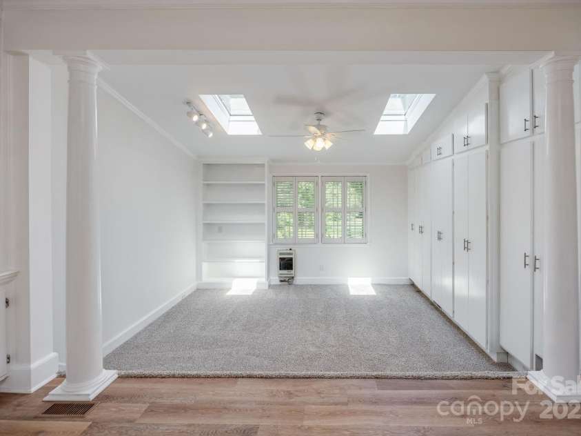 402 Hudson Street, Winnsboro, SC 29180.  MLS# CAR4248158, YatesRealty ID 12891. Sunken Office