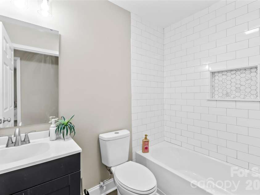 121 Rustic Way Lane, Mooresville, NC 28117.  MLS# CAR4344483, YatesRealty ID 12892. Guest Bathroom