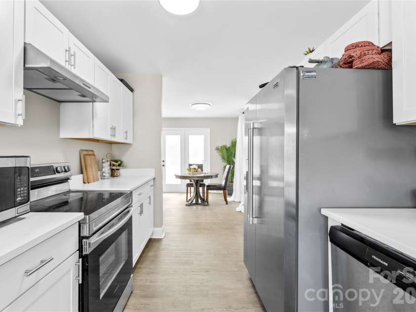 121 Rustic Way Lane, Mooresville, NC 28117.  MLS# CAR4344483, YatesRealty ID 12892. Quartz Countertops