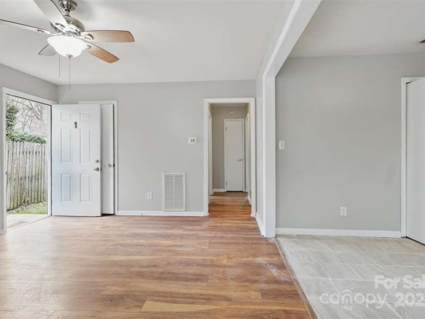 651 Clyde Street, Gastonia, NC 28052.  MLS# CAR4234320, YatesRealty ID 12892. Living Room