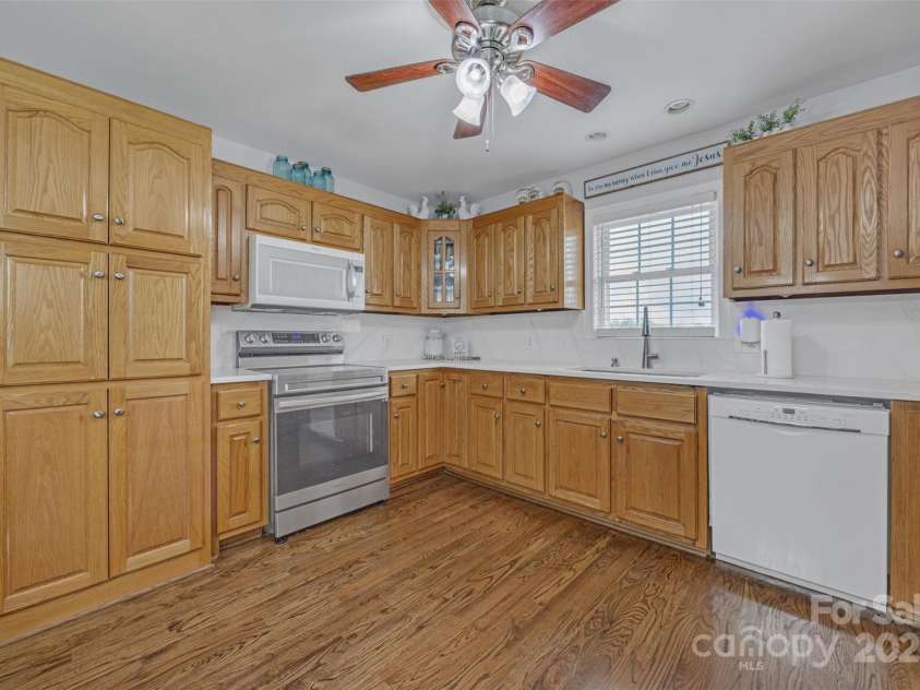 5507 Land Harbour Drive, Granite Falls, NC 28630.  MLS# CAR4251492, YatesRealty ID 12893. Kitchen