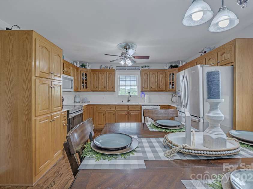 5507 Land Harbour Drive, Granite Falls, NC 28630.  MLS# CAR4251492, YatesRealty ID 12893. Kitchen/Dining Room