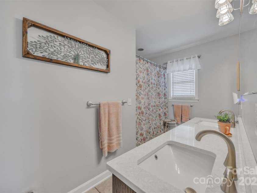 5507 Land Harbour Drive, Granite Falls, NC 28630.  MLS# CAR4251492, YatesRealty ID 12893. Master Bathroom