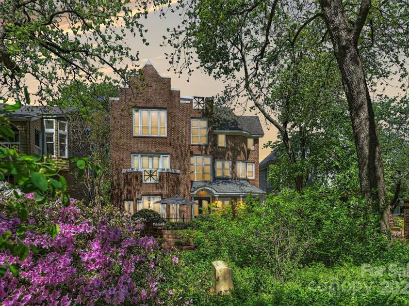 423 Pine Street, Charlotte, NC 28202.  MLS# CAR4249087, YatesRealty ID 12894. 