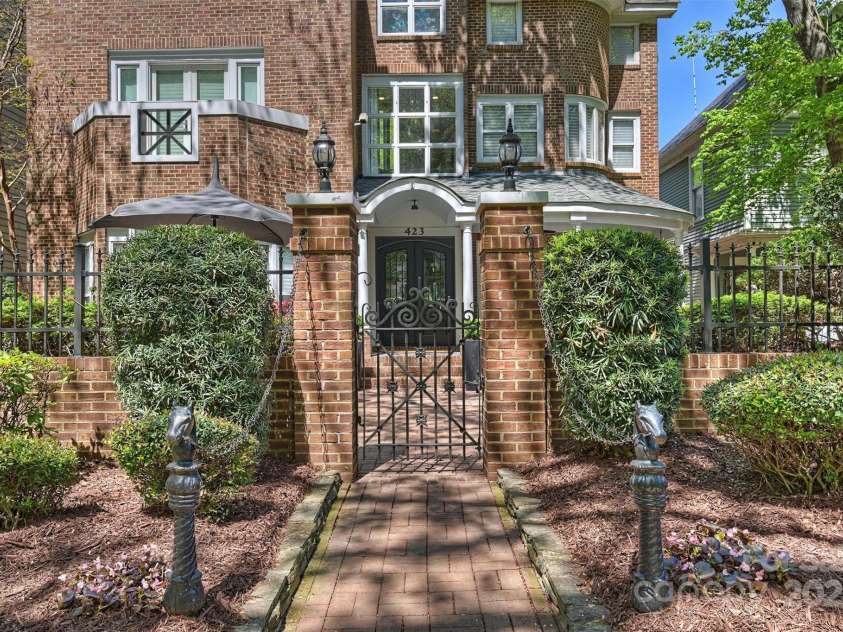 423 Pine Street, Charlotte, NC 28202.  MLS# CAR4249087, YatesRealty ID 12894. 