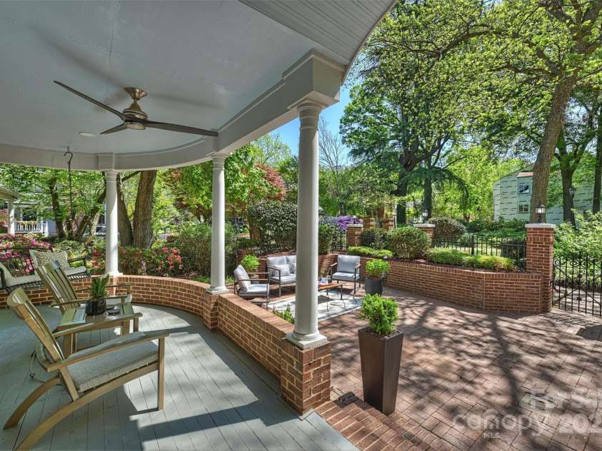 423 Pine Street, Charlotte, NC 28202.  MLS# CAR4249087, YatesRealty ID 12894. 